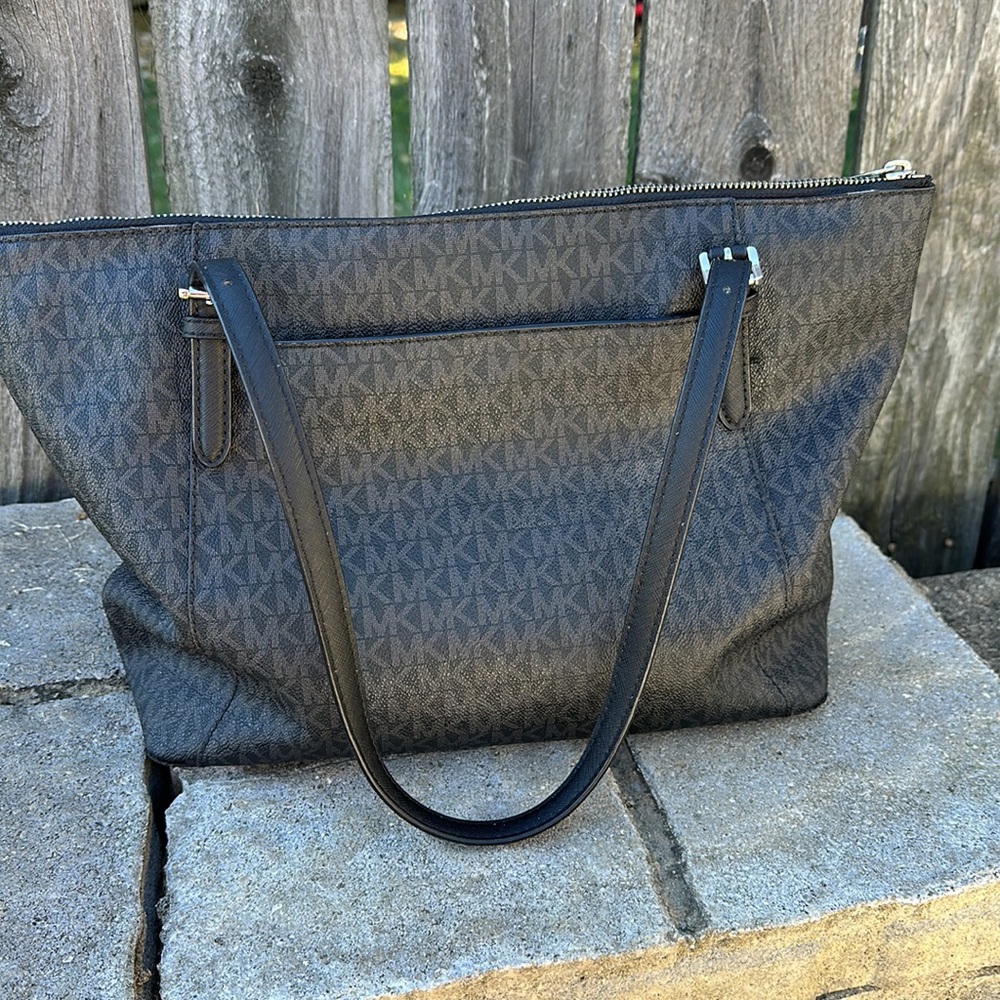 👛 Like New Michael Kors large tote - Picture 3 of 6